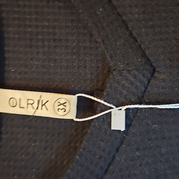 NWT Olrik 3X Black Lace Sleeve V Neck Women's Waffle Knit Top - Picture 2 of 6